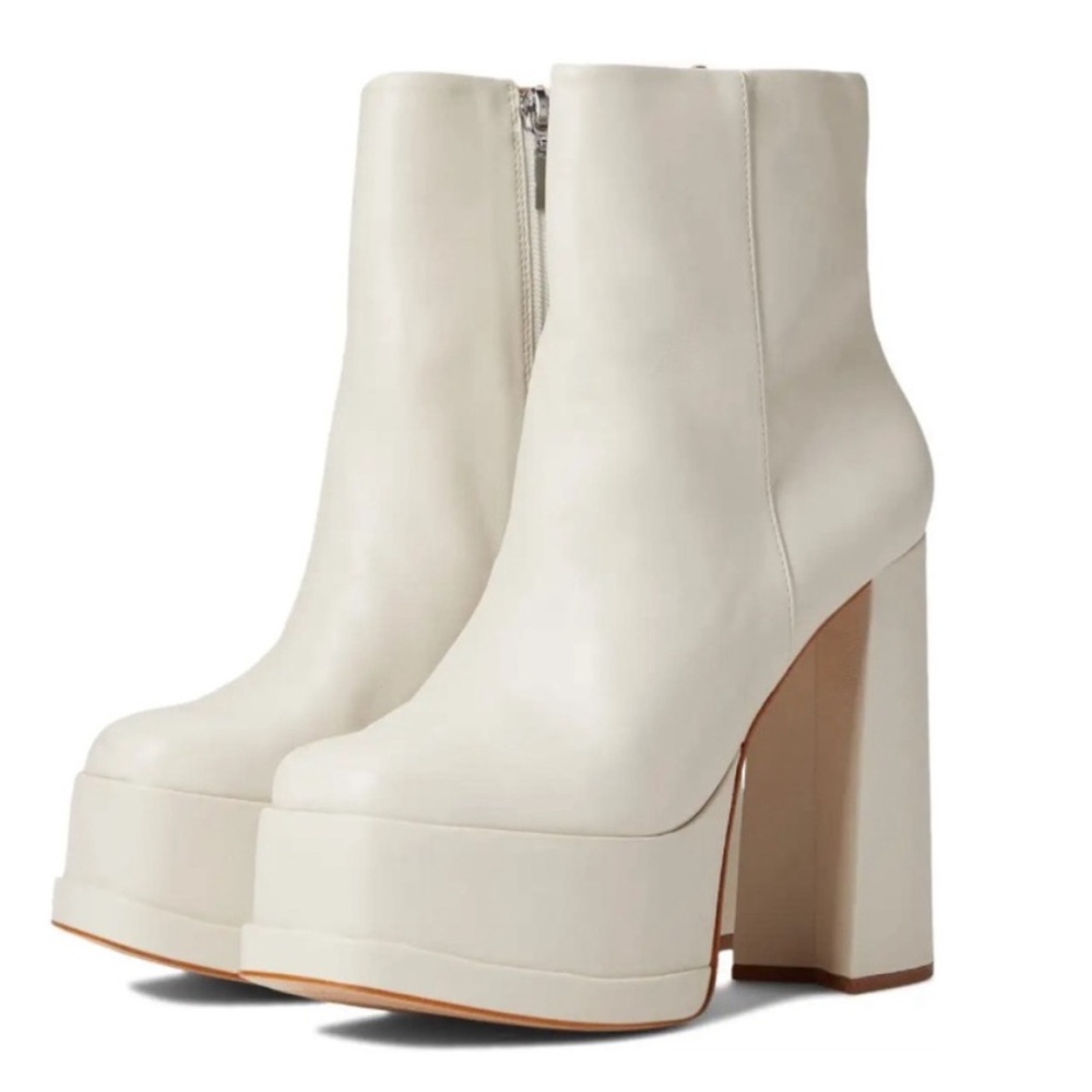 Schutz Selene Platform Boot in Pearl Size 7